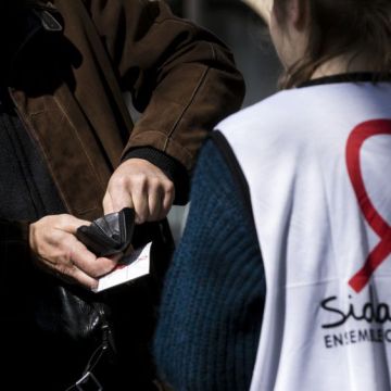 Sidaction : les promesses de dons en légère hausse pour la 25e édition